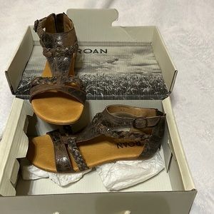 Roan sandals